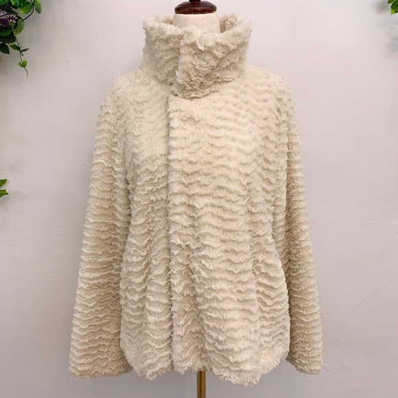 Patagonia Jackets & Blazers - Patagonia Pelage Faux Fur Jacket Cream White Large